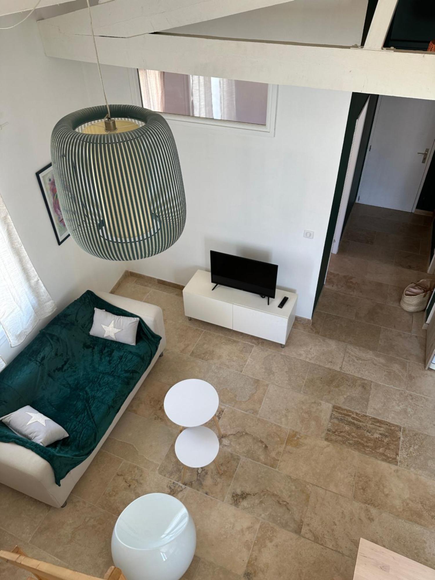 Appartement Avec Vue Sur L Eglise Des Saintes Exterior photo