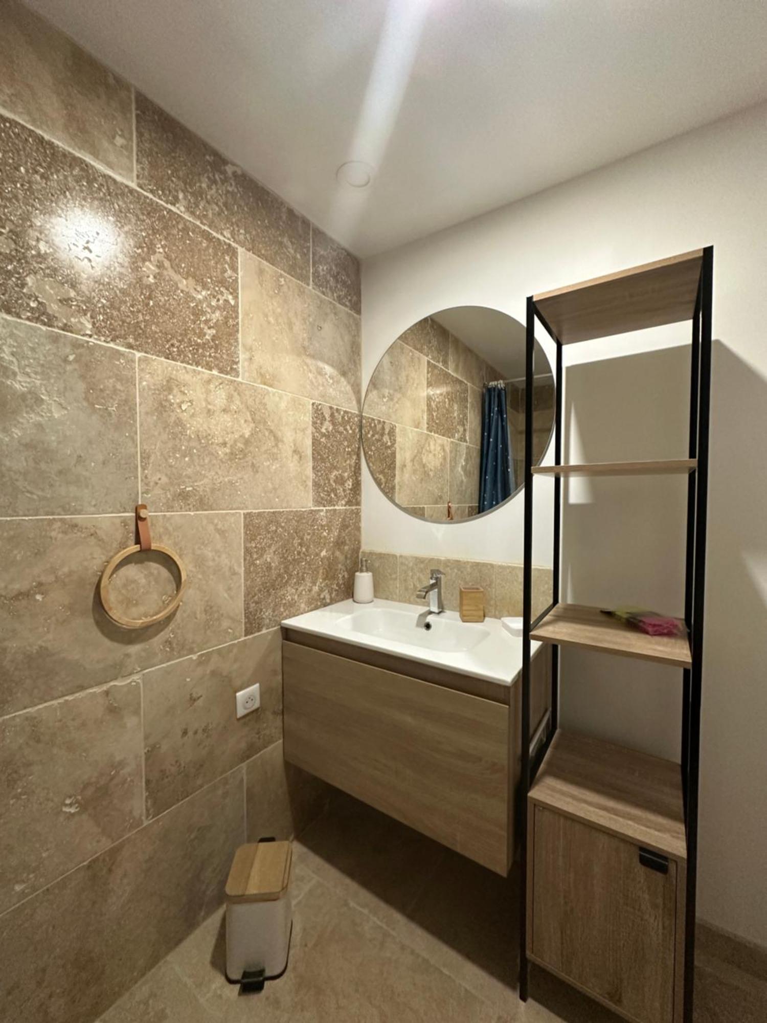 Appartement Avec Vue Sur L Eglise Des Saintes Exterior photo